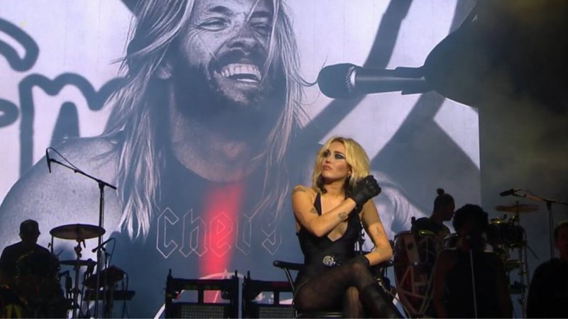 Após morte de Taylor Hawkins, Miley Cyrus quase desistiu de show no Lollapalooza Brasil