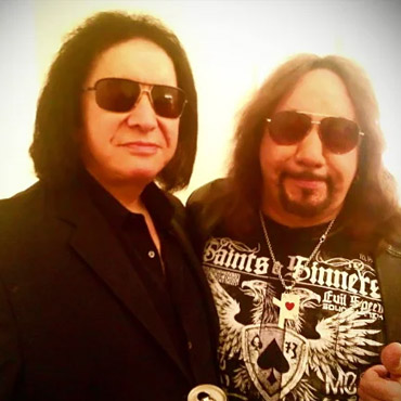 Gene Simmons convida Frehley pra a tour de despedida do Kiss