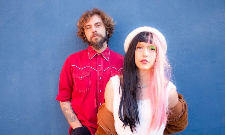 IO Y TE antecipa EP em clima macabro no clipe “Hour of the Birds”