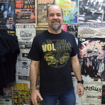 Quase quarentona, Heavy Metal Rock anuncia lançamentos