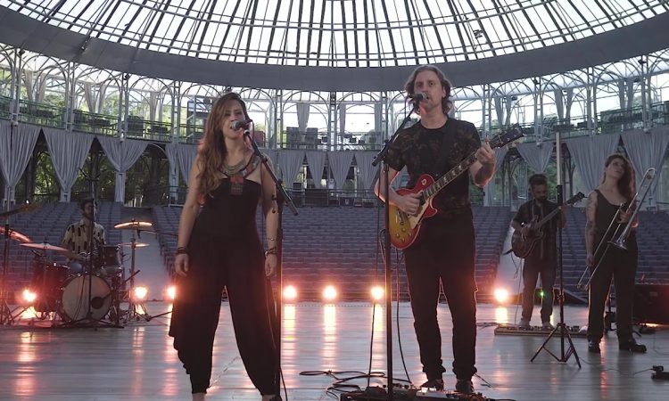 Estrela Leminski e Téo Ruiz lançam vídeo ao vivo de “Ah Você Amigo”, canção de Paulo Leminski
