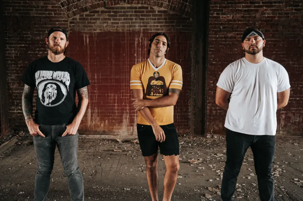 Born Lost surpreende com “Head In Hands”, Indie Rock cativante e inovador.