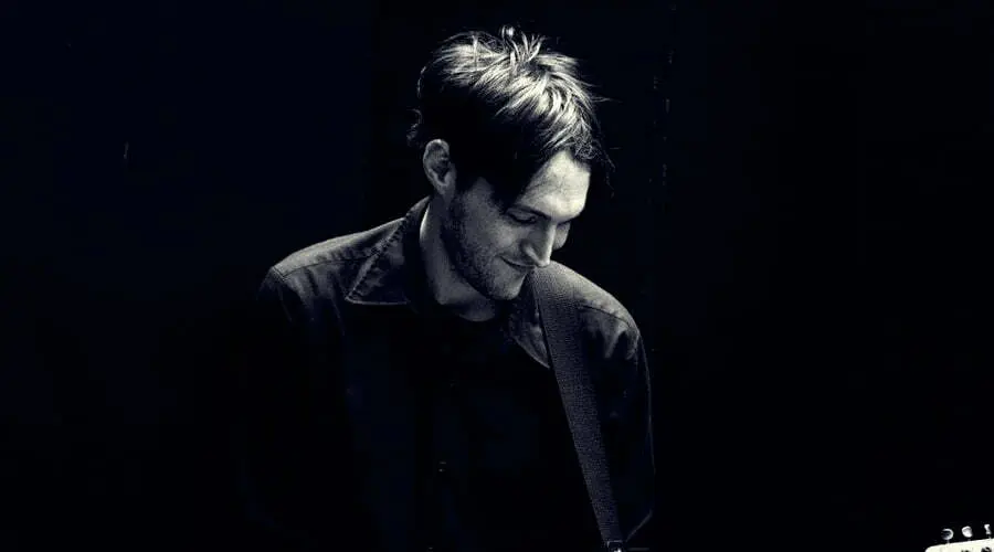 Josh Klinghoffer se declara inocente e não comparece a audiência sobre caso de atropelamento