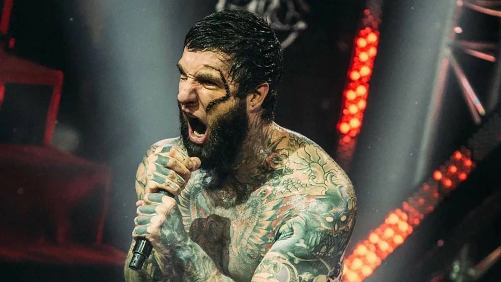 Alex Terrible, vocalista do Slaughter to Prevail, faz desabafo sincero em postagem longa no Facebook